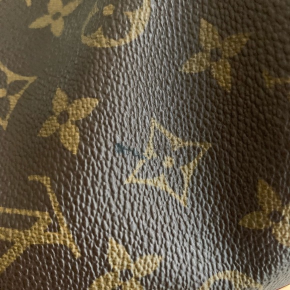 Louis Vuitton Monogram Noe Shoulder Bag - Picture 5 of 16
